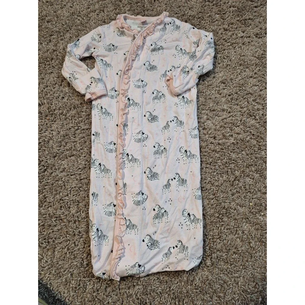 Magnetic me infant gown size 0-3 months